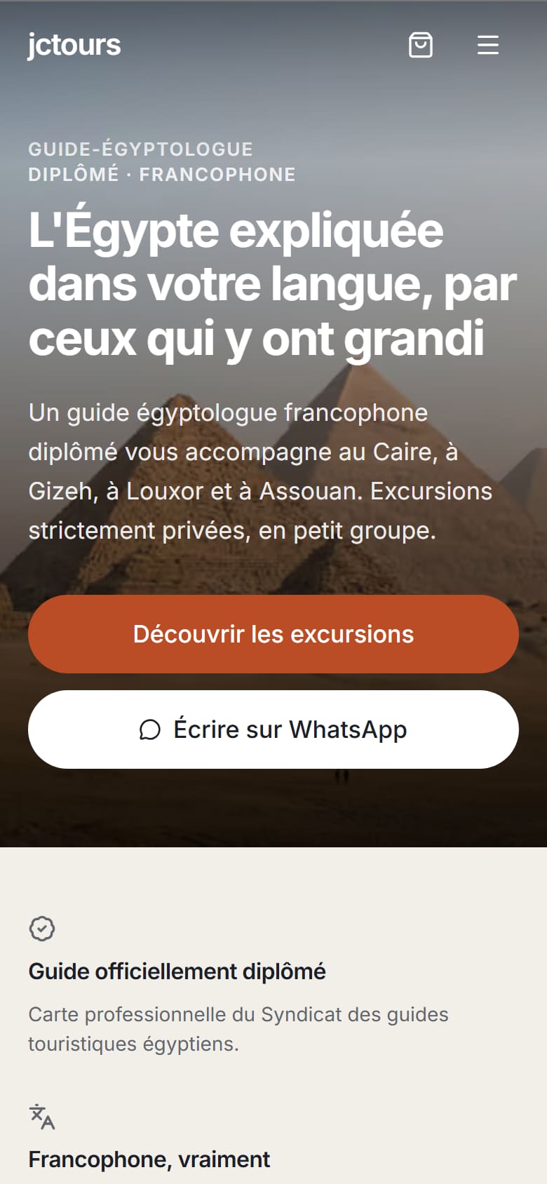 JC Tours home page on a phone with the French headline and stacked buttons.